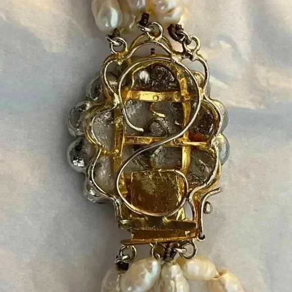 Rare Vintage Baroque pearl necklace with brooch closure - Picture 7 of 11